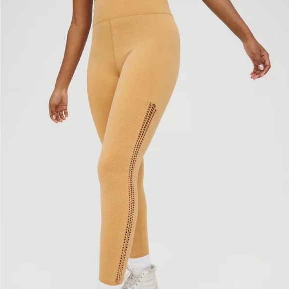 Aerie Set OFFLINE Seamless Macrame High Waisted Legging & Sports Bra, Medium - Picture 6 of 8